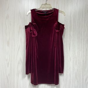 Romeo and Juliet Off Shoulder Velvet Bow Dress
